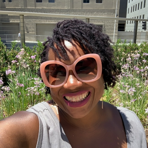 Meet your Posher, Sherrie - Picture 2 of 4